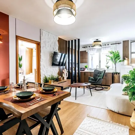Big Seaside Apartment *